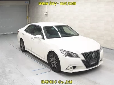Toyota CROWN  с аукциона в Японии