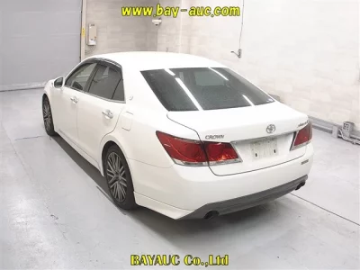 Toyota CROWN  с аукциона в Японии