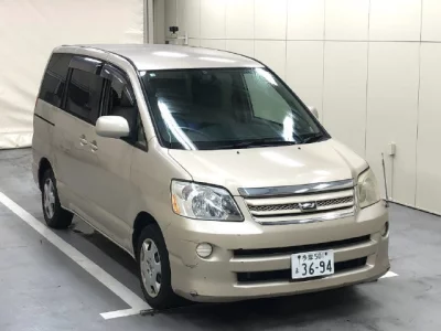 Toyota NOAH  с аукциона в Японии