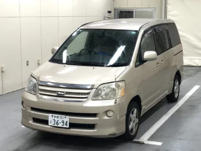 Toyota NOAH  с аукциона в Японии