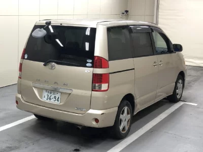 Toyota NOAH  с аукциона в Японии