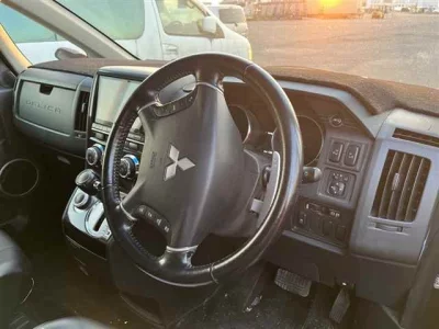 Mitsubishi DELICA D5