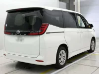 Toyota NOAH лот № 36217 оценка 4.5  с аукциона в Японии 1