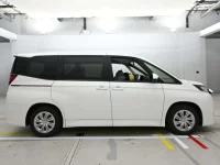 Toyota NOAH лот № 36217 оценка 4.5  с аукциона в Японии 2