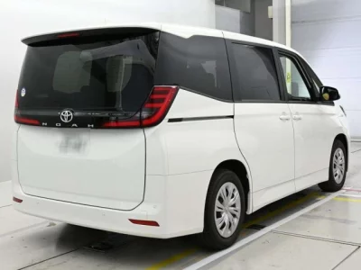 Toyota NOAH  с аукциона в Японии