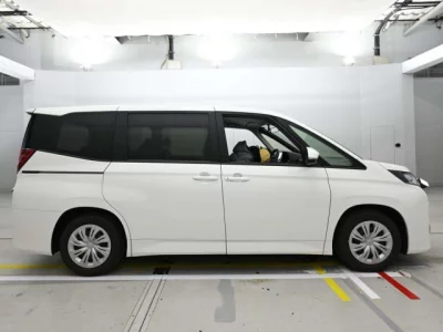 Toyota NOAH  с аукциона в Японии