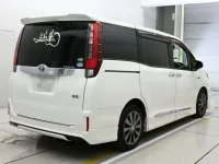 Toyota NOAH лот № 30073 оценка 3.5  с аукциона в Японии 1