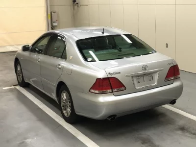 Toyota CROWN  с аукциона в Японии