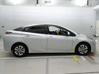 Toyota PRIUS лот № 30087 оценка 4  с аукциона в Японии 2