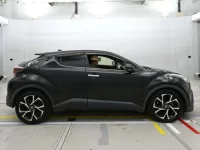 Toyota C-HR лот № 30092 оценка 4  с аукциона в Японии 2