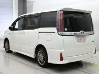 Toyota NOAH лот № 30099 оценка 4  с аукциона в Японии 5