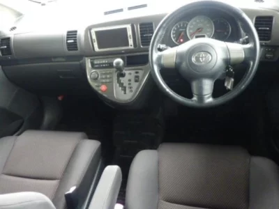 Toyota WISH  с аукциона в Японии