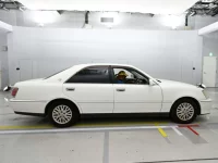 Toyota CROWN лот № 90154 оценка 3.5  с аукциона в Японии 2