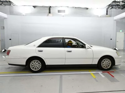 Toyota CROWN  с аукциона в Японии