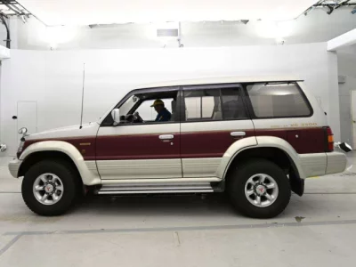 Mitsubishi PAJERO