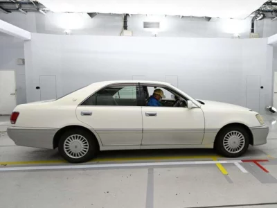 Toyota CROWN  с аукциона в Японии