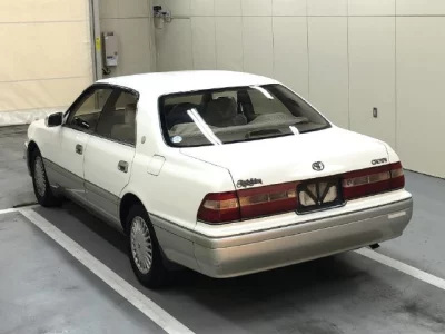 Toyota CROWN  с аукциона в Японии