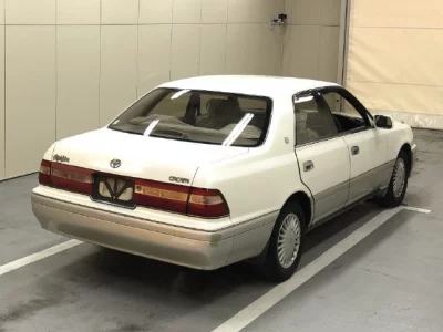 Toyota CROWN  с аукциона в Японии
