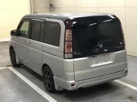 Honda STEP WAGON лот № 1042 оценка 3.5  с аукциона в Японии 1