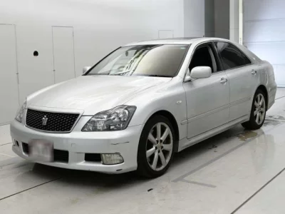 Toyota CROWN  с аукциона в Японии