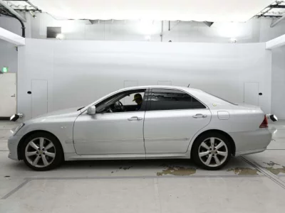 Toyota CROWN  с аукциона в Японии