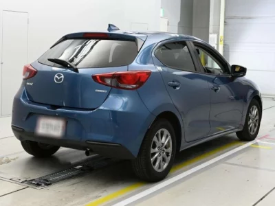 Mazda MAZDA2  с аукциона в Японии