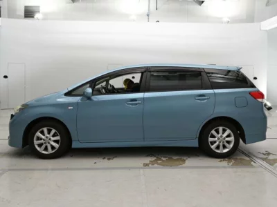Toyota WISH  с аукциона в Японии