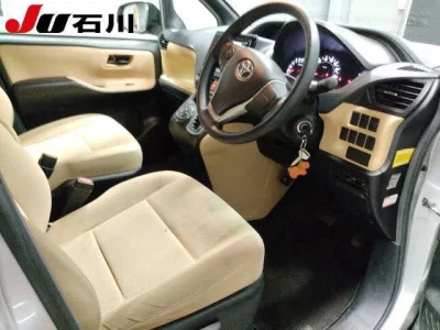 Toyota NOAH  с аукциона в Японии