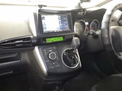 Toyota WISH  с аукциона в Японии