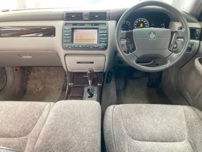 Toyota CROWN  с аукциона в Японии