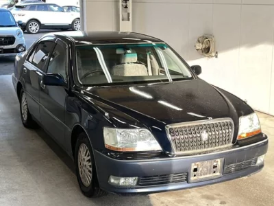 Toyota CROWN  с аукциона в Японии