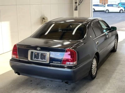 Toyota CROWN  с аукциона в Японии