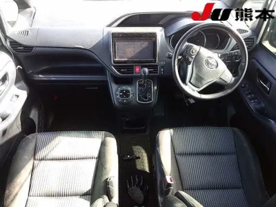 Toyota VOXY  с аукциона в Японии