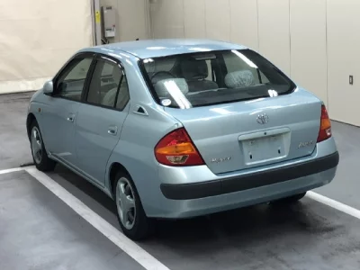 Toyota PRIUS  с аукциона в Японии