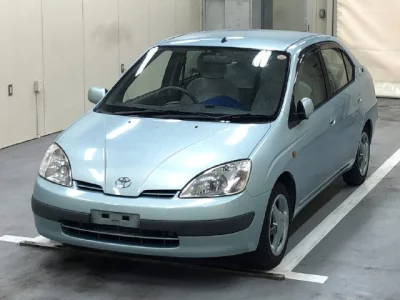 Toyota PRIUS  с аукциона в Японии
