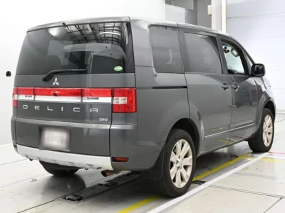 Mitsubishi DELICA D5