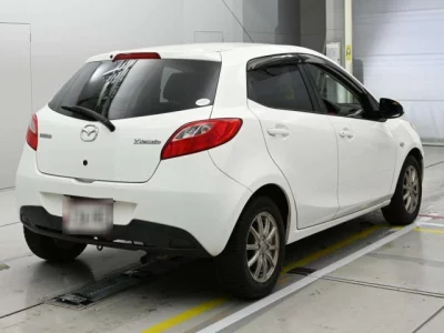 Mazda DEMIO  с аукциона в Японии