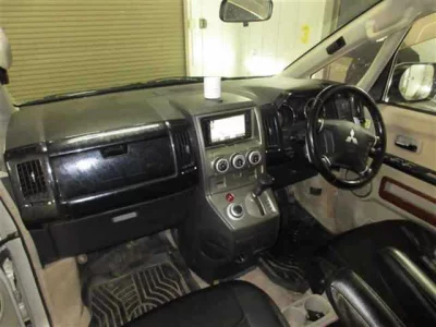 Mitsubishi DELICA D5