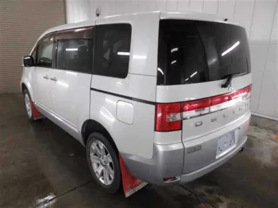Mitsubishi DELICA D5