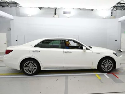 Toyota CROWN  с аукциона в Японии