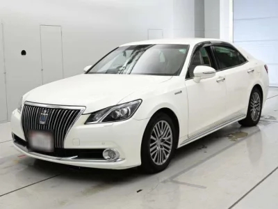 Toyota CROWN  с аукциона в Японии