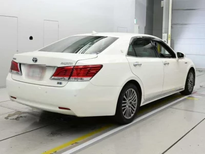 Toyota CROWN  с аукциона в Японии