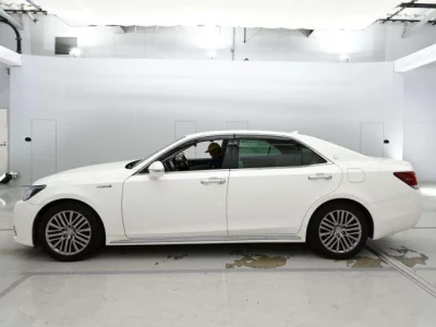 Toyota CROWN  с аукциона в Японии