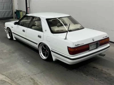 Toyota CROWN  с аукциона в Японии