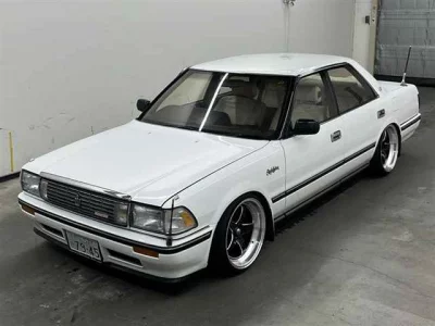 Toyota CROWN  с аукциона в Японии