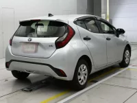 Toyota AQUA лот № 36372 оценка 4  с аукциона в Японии 1