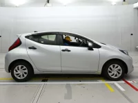 Toyota AQUA лот № 36372 оценка 4  с аукциона в Японии 2