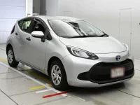 Toyota AQUA лот № 36372 оценка 4  с аукциона в Японии 4