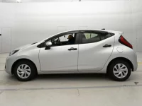 Toyota AQUA лот № 36372 оценка 4  с аукциона в Японии 3