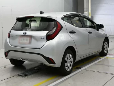 Toyota AQUA  с аукциона в Японии